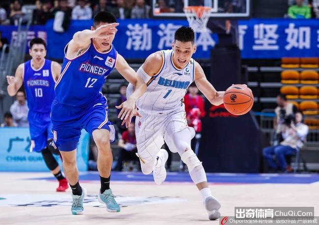 出奇早报：戈麦斯惨遭断腿，拜仁主帅科瓦奇下课