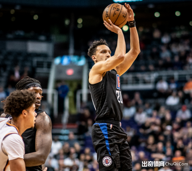 NBA-伦纳德24+14艾顿25+17 快船102-92太阳