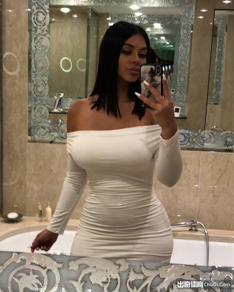 今日美图：保罗-乔治的娇艳妻子——Daniela Rajic