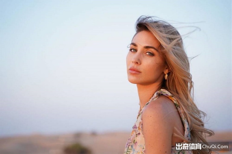 还记得格策当年那惊世一挺吗？若得此妻，夫复何求！