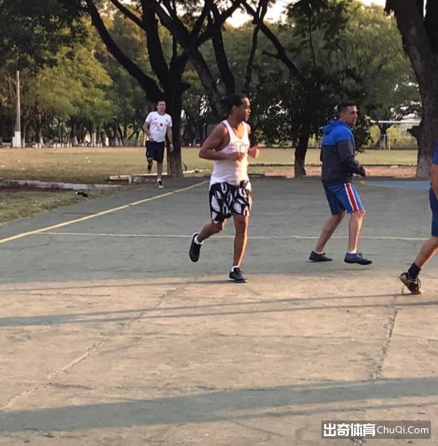 囚王？小罗狱中足球赛5球6助攻，职业生涯再添一冠