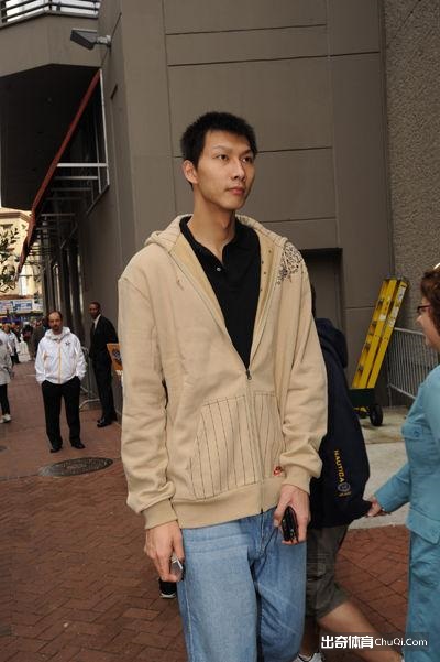 【球星故事】“CBA现役第一人”易建联的篮球之路