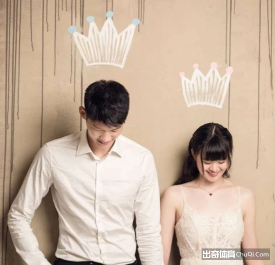 结束6年爱情长跑！胡金秋昨日正式和女友领证结婚