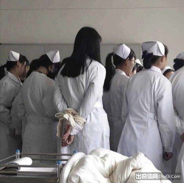 她们在看什么？