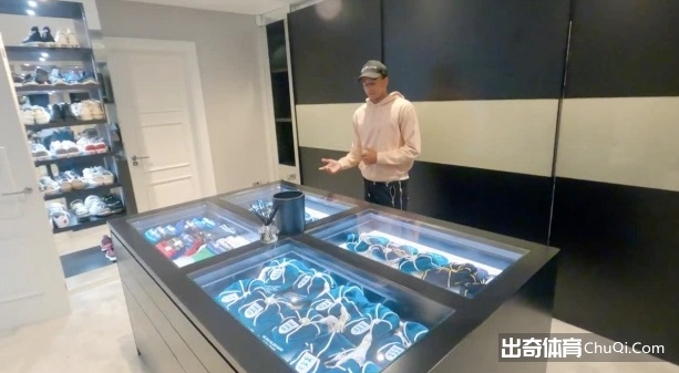 林加德分享家中摆设：少女心玩具熊，粉色游泳池，满屋小星星