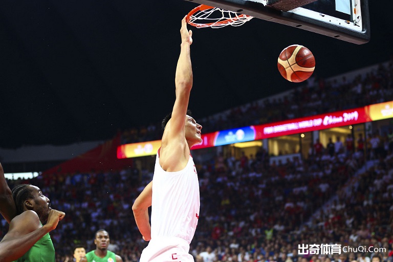 FIBA票选近10年最佳扣篮：易建联晋级第二轮