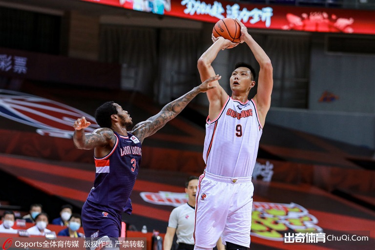 CBA-阿联21+6胡明轩16+5+6 广东大胜广州斩获25连胜