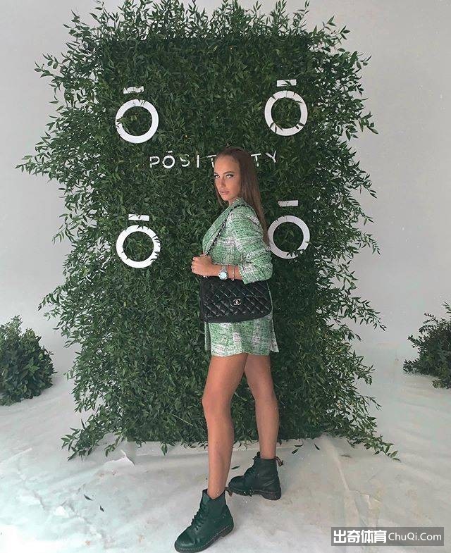 别人的18岁！国米前锋埃斯波西托恋上乌克兰美女