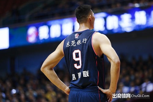 广东官方：易建联股后肌轻度拉伤，目前处于每日观察状态 
