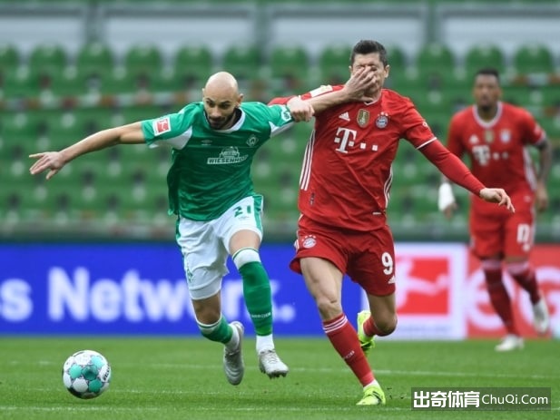 德甲-莱万破门+3中框 穆勒2助攻 拜仁客场3-1胜