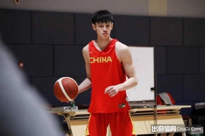【出奇早报】李铁帅位无忧，湖人季前赛五连败