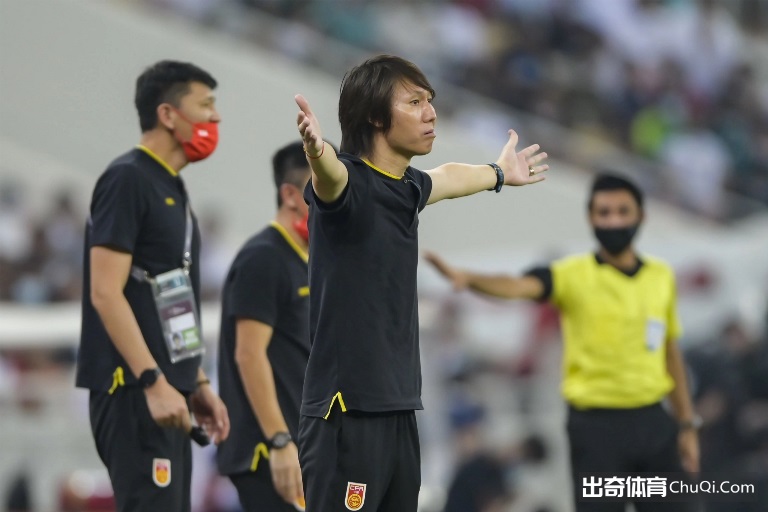 【出奇早报】李铁帅位无忧，湖人季前赛五连败