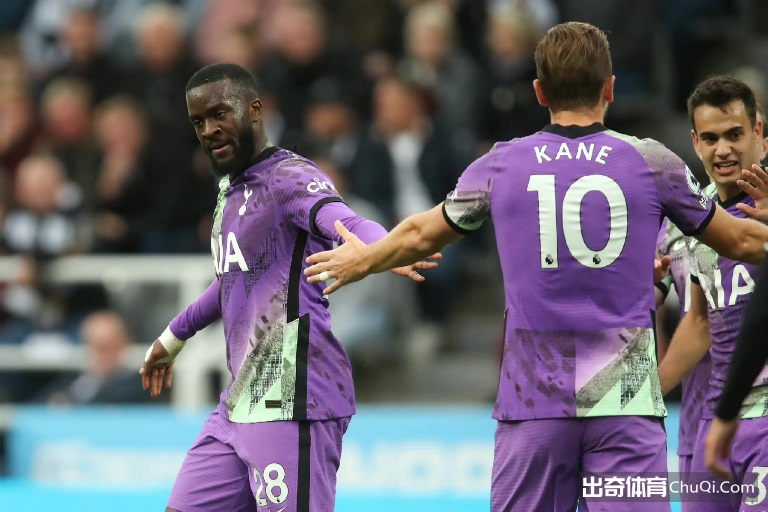 【出奇早报】拜仁5-1赢下榜首大战，新疆惨败39分