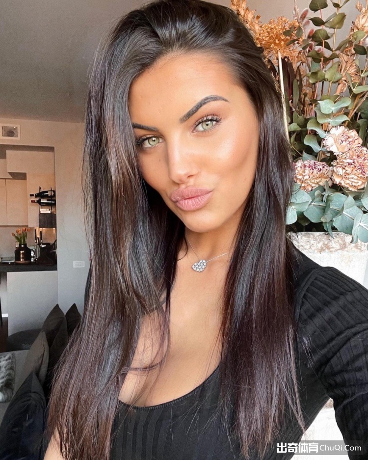 意甲王力宏新欢——前意大利小姐冠军Carolina Stramare