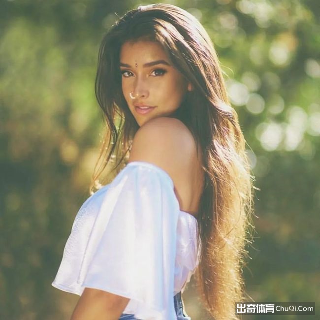 国王老板女儿亮相全明星名人赛，这样的小姐姐，想和她打球吗