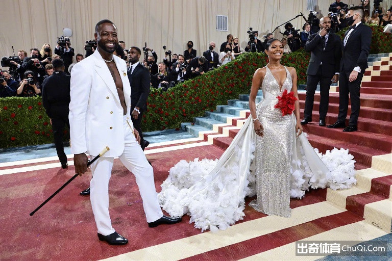 韦德夫妇威少谷爱凌亮相MET GALA