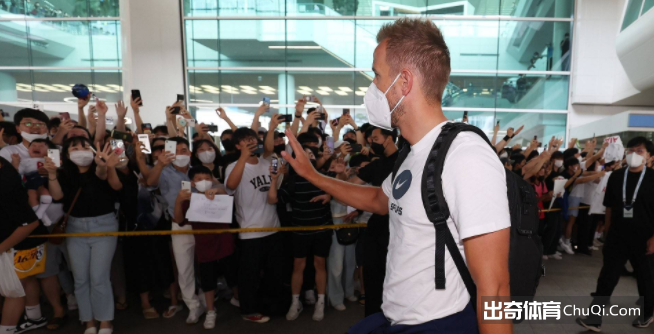 孙兴慜亲自接机！热刺开启韩国季前热身赛之旅