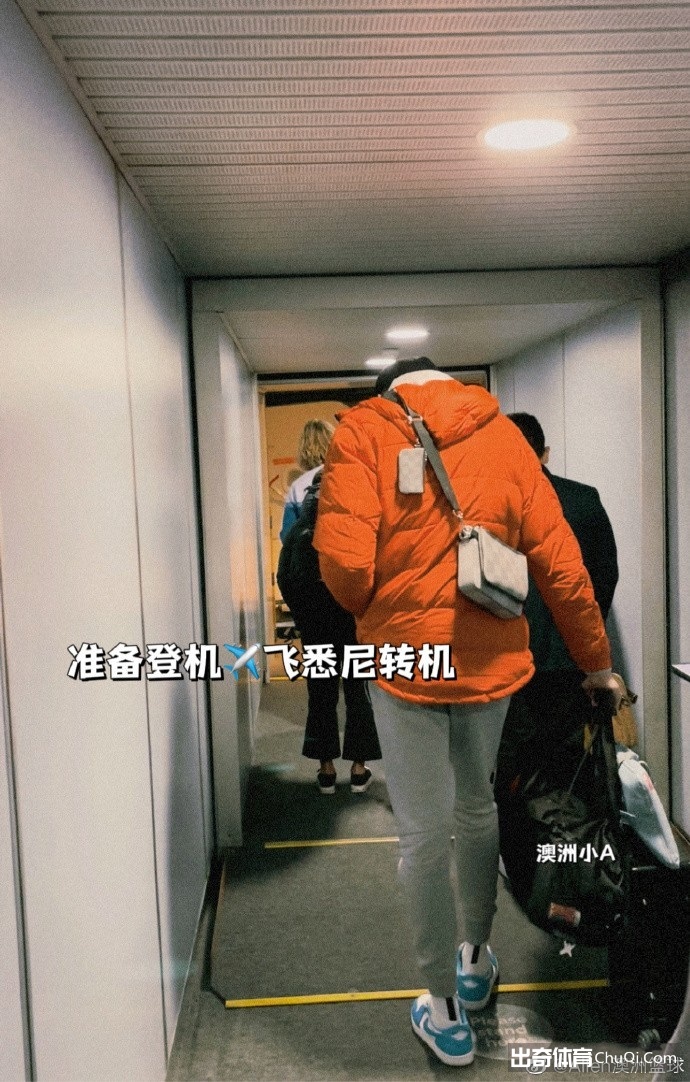 周琦今日启程与国家队汇合，不过身体不舒服，仍在咳嗽