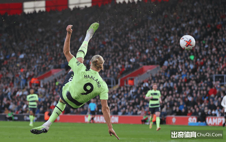 布伦特福德后卫：哈兰德不只依靠身体，他也有些干扰后卫的小动作