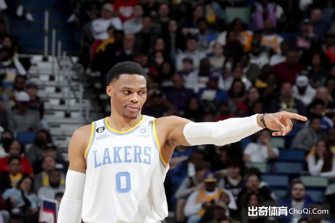 J博士：威少是最独一无二的球员 他最终会入选名人堂！