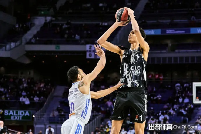 Shams：预计马刺会让文班亚马在大前锋位置开启NBA生涯