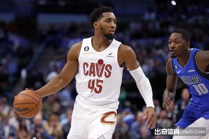 米切尔：如果我愿意的话会在明夏续约 现在要做的是专注于新赛季