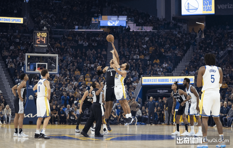 文班谈和库里跳球：我感到惊讶 认为他在开玩笑&这很有趣