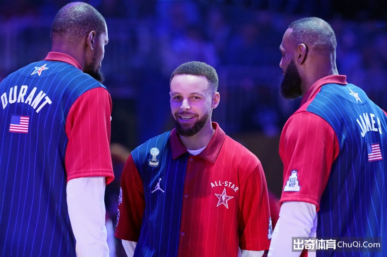 杜兰特：詹姆斯每次全明星都很专注 他不投半场三分&不用左手上篮