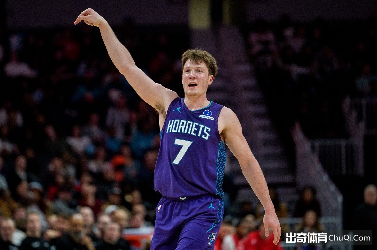 克尼佩尔新秀赛季11次以180俱乐部砍下20+ 追平库里共享历史第一