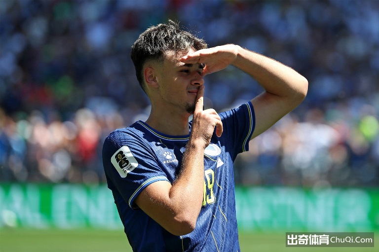 意天空：阿拉伊贝戈维奇同意加盟亚特兰大，勒沃库森要价3000万欧