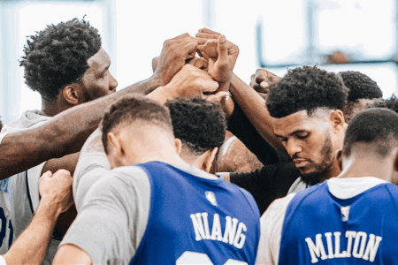 出奇精选：NBA 76人VS鹈鹕 西蒙斯威廉森皆缺席