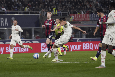 意甲-伊布乌龙+进球 AC米兰4-2九人博洛尼亚