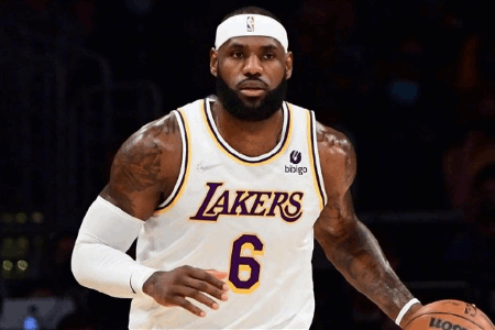27日NBA伤病报告：詹姆斯带伤出战马刺 独行侠全员健康