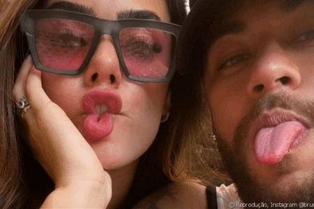 脚伤不碍事！内马尔被曝与24岁嫩模同居