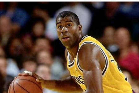 NBA历史上的今天：魔术师约翰逊砍双20 张伯伦恐怖68+34