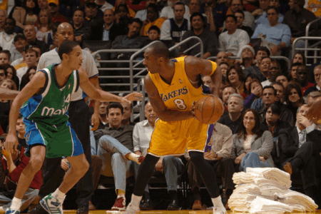 NBA历史上的今天：科比三节62分击溃小牛 考神55分擒开拓者