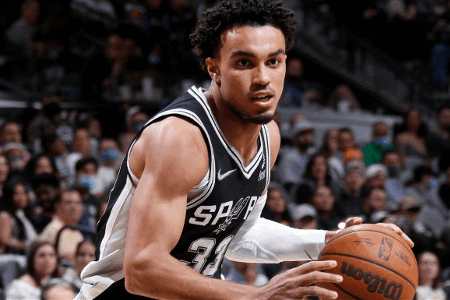 NBA战报：爵士110-104马刺 戈贝尔16+13克拉克森23分