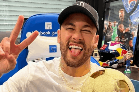 官方：内马尔荣获2021年桑巴金球奖