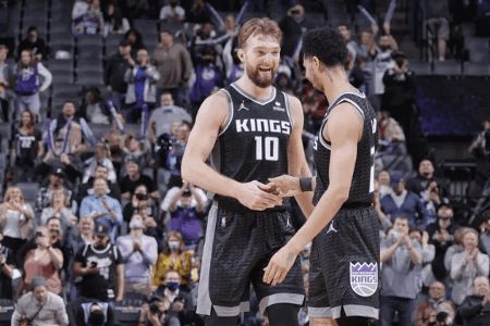 出奇精选：NBA 国王vs篮网 小库里庄神首秀，篮网能终止连败吗