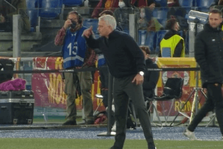 意甲官方：穆里尼奥因“打电话手势”被禁赛2场