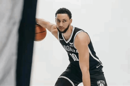 本-西蒙斯背部酸疼暂停训练，复出将延后