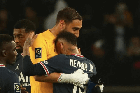 欧冠出局后 内马尔否认在更衣室与多纳鲁马争吵