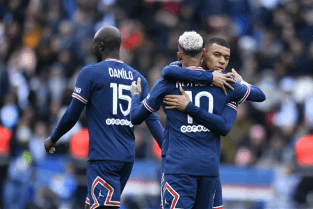 还未消气？！巴黎球迷大骂内马尔：狗娘养的！