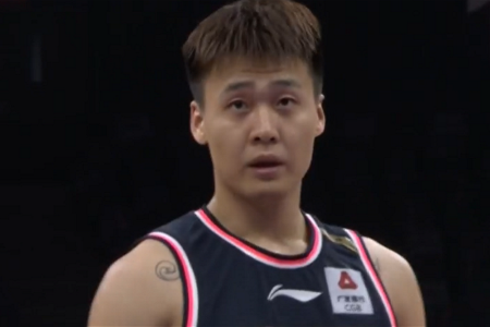 出奇精选：CBA 广东VS新疆 力争季后赛，新疆力挫广东？