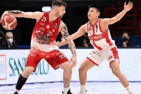 中国16岁小将完成意甲首秀，登场2分钟防守表现积极 