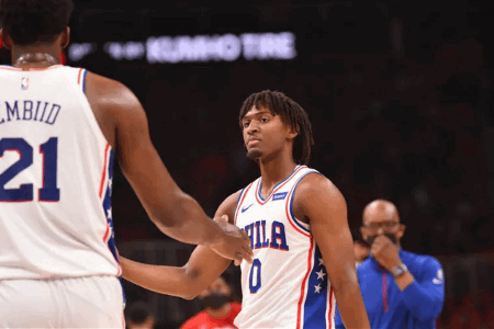 出奇精选：NBA 雄鹿vs76人 东部豪强焦点对决