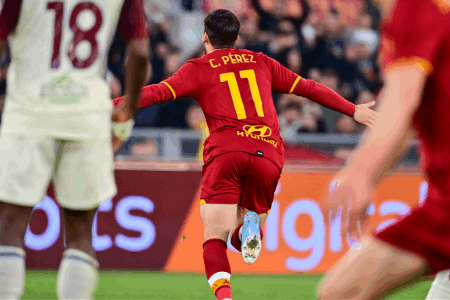 意甲-5分钟连入2球 罗马2-1萨勒尼塔纳联赛11轮不败