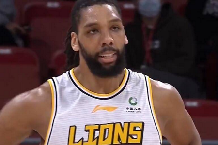 篮下怪兽！奥卡福全场11中8，贡献20分14篮板