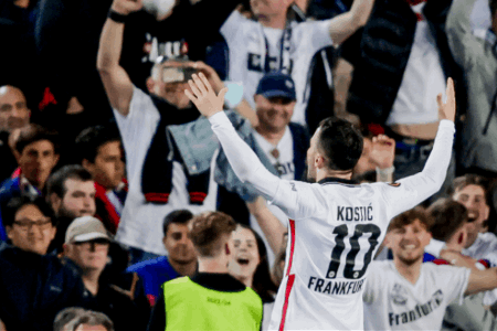 欧联-科斯蒂奇2射1传 巴萨2-3法兰克福总比分3-4无缘四强