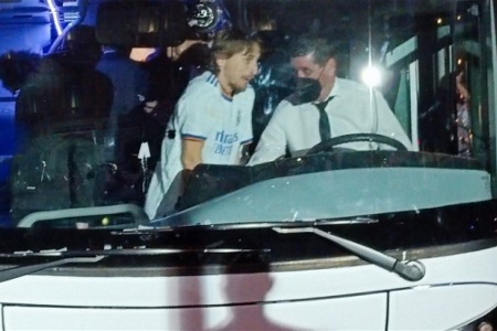 搞笑！莫德里奇想开夺冠巡游大巴，但被司机拒绝